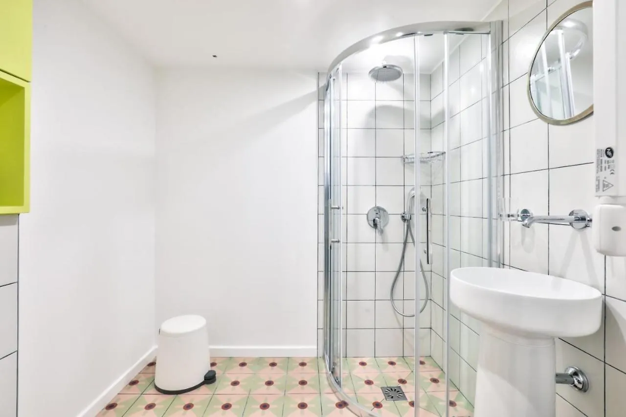 Guestready - Cozy Flat With Sauna Near Banksy Expo Art Gallery Paris Apartment