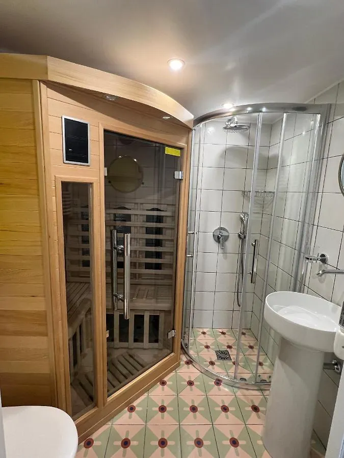 Guestready - Cozy Flat With Sauna Near Banksy Expo Art Gallery Paris 0*,  France